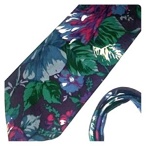 Camden Court Tie